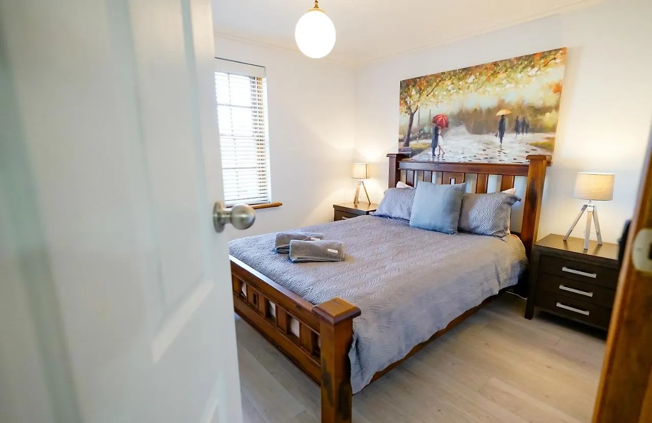 Adelaide Style Accommodation-Getaway In North Adelaide- Close To City דירה