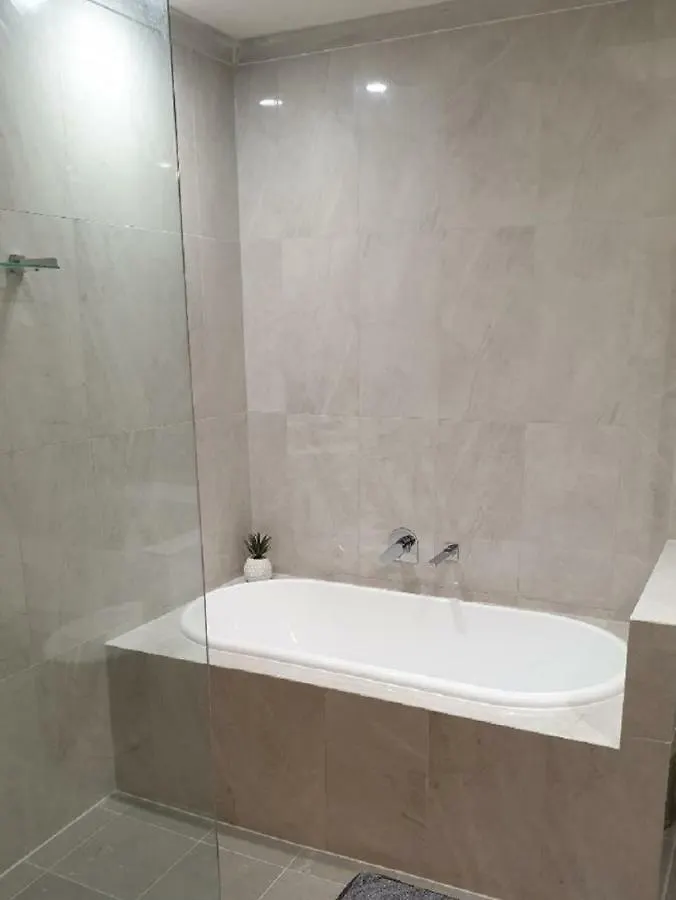 Adelaide Style Accommodation-Getaway In North Adelaide- Close To City 0*,